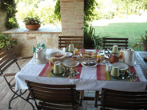 Cascinale La Mimosa Bed & Breakfast Cupramontana ภายนอก รูปภาพ